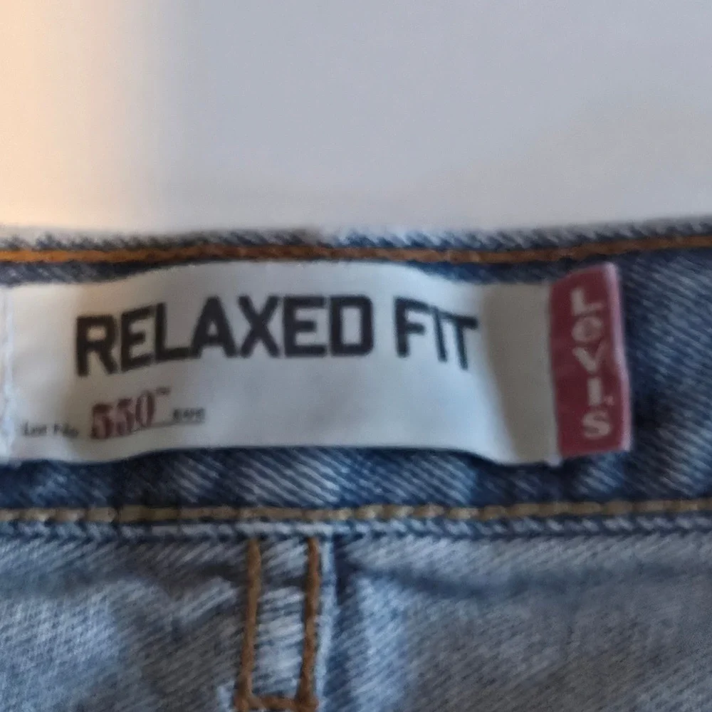 Levis 550 Relaxed Fit Tapered Leg Jeans Mens 35x30 Light Wash Blue Vintage 90s